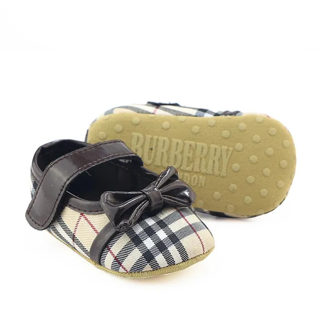 Classic Canvas New Baby Shoes 2020Fashion Sapatos de bebê de menino 11 cm 12 cm 13 cm de meninas sapatos Primeiro Walkers7252004