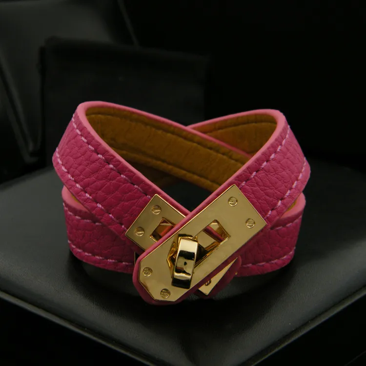 Diseño de moda de pulseras de cuero con identificación de PU, brazaletes para mujeres, hombres, muchos colores, brazaletes de acero de titanio, joyería al por mayor6471906