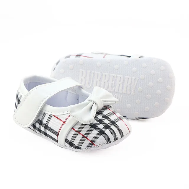 Klasyczne płótno nowe buty dla niemowląt 2020 Fashion Toddler Baby Boy Buty 11cm 12cm 13 cm Baby Girls Buty Pierwsze spacer