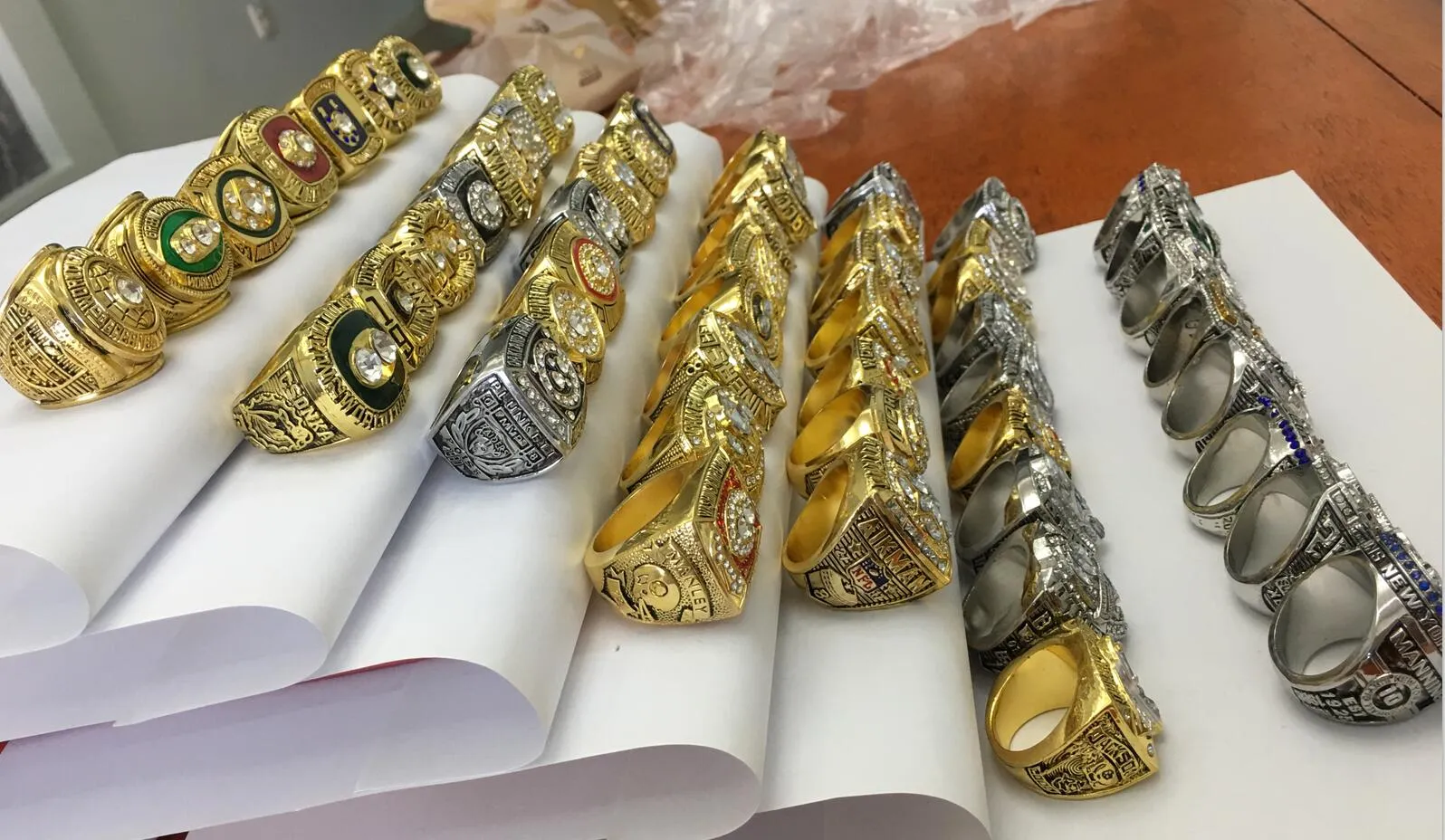 1966 To 2020 American Football Team Champions Championship Ring Set With Wooden Display Box Trophy Souvenir Men Fan Souvenir Gift Wholesale 2023