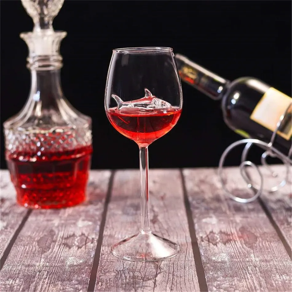 Rode wijnglazen - Lood titanium kristalglas Elegantie Origineel Shark Rode wijnglas met haai aan de binnenkant Lange steel Glasswar262u