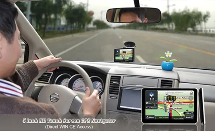 Navigatore GPS auto da 5 pollici GPS Bluetooth AV-IN FM CPU 800MHZ Mappe IGO Primo da 8 GB