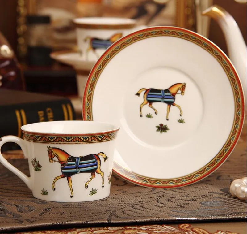 Projekt konia porcelanowy kawa z pędzlem kości China Zestawy do kawy Szklanki Złote Zarchu Pucharki Herbaty 291p