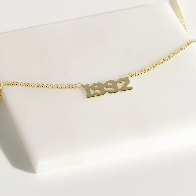 Anpassade namnhalsband för kvinnors mors dag typskylt hänge med kubansk kedjeår halsband gammalt engelska teckensnitt design guld st302z