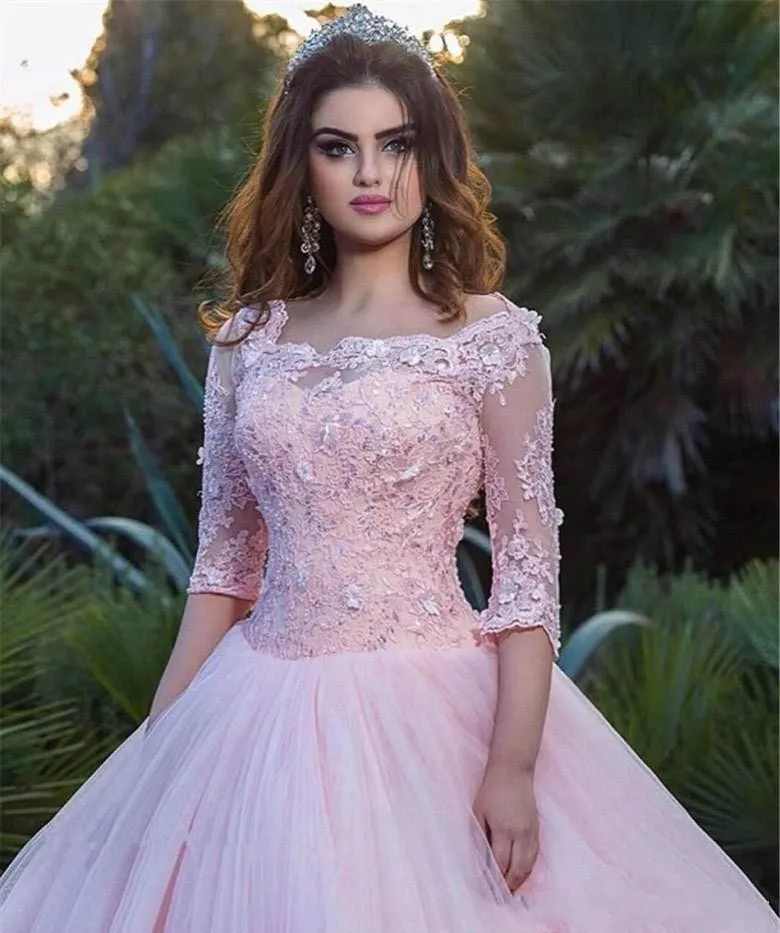 Pink Half Sleeve Lace pärlstav tyllboll klänning quinceanera klänningar vestidos de quincea era prinsessan spetsar bakåt söt 16 klänning med268i