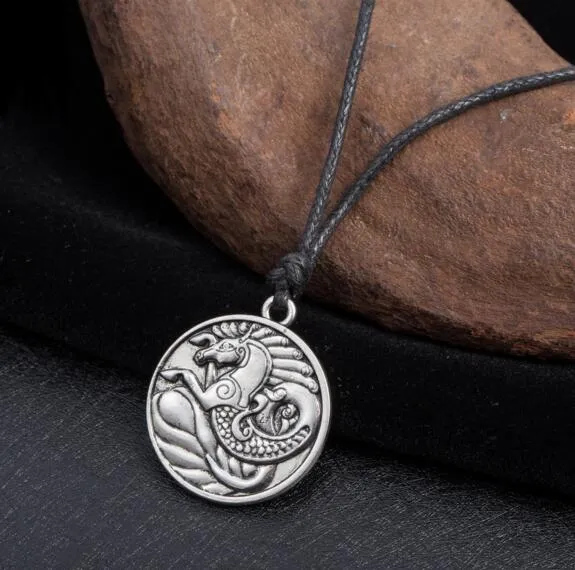Collar con colgante de tótem de caballito de mar, colgante de plata antigua, joyería náutica, amuleto irlandés masculino, collar con símbolos 248V