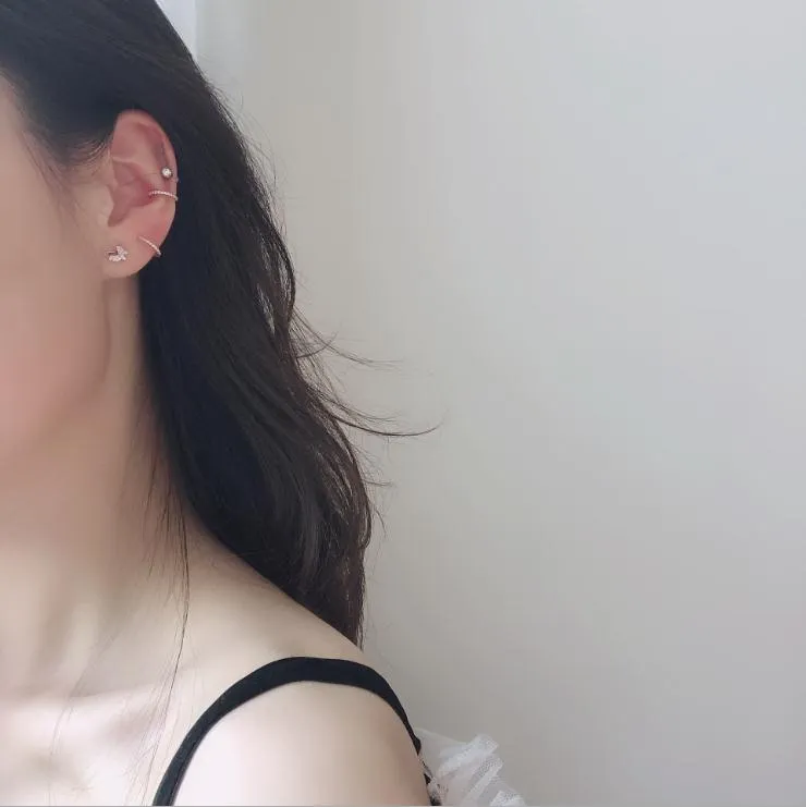 Tiny Ear Cuff, Dainty Conch Huggie CZ nie przebity diamentowy kolczyk w nosie biżuteria kobiety prezent