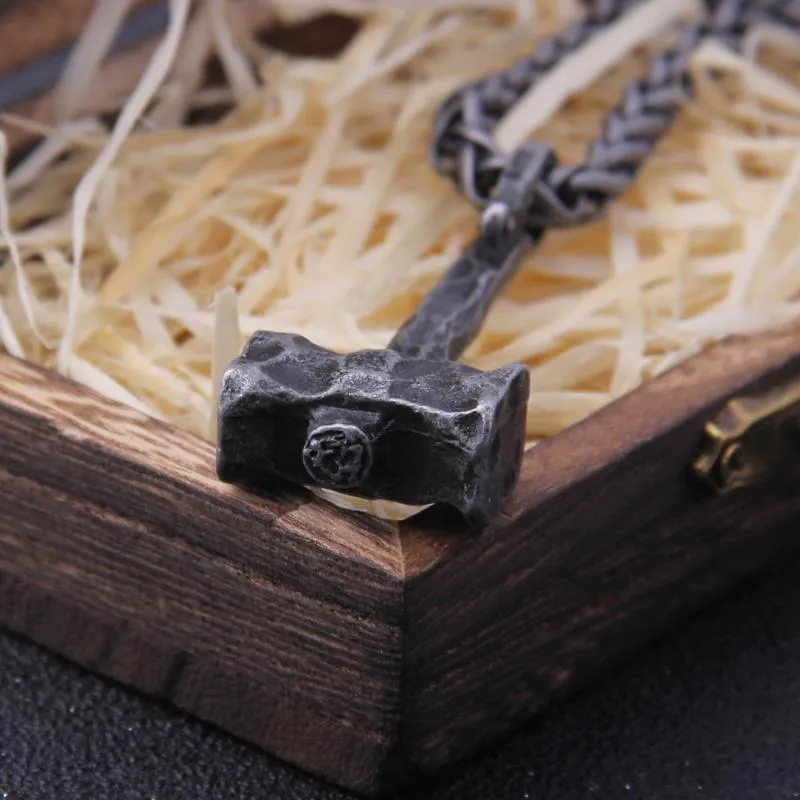 Color de martillo vikingo de hierro Collar con cadena de acero inoxidable como hombres Gift2734