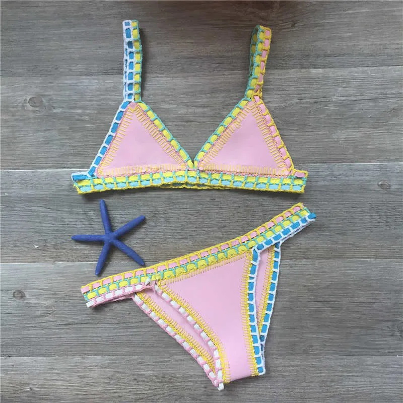 Bikini 2019 Bikini lavorato a mano all'uncinetto Patchwork donna Costumi da bagno Costume da bagno Halter Top Maillot Biquini Costumi da bagno Y19072601