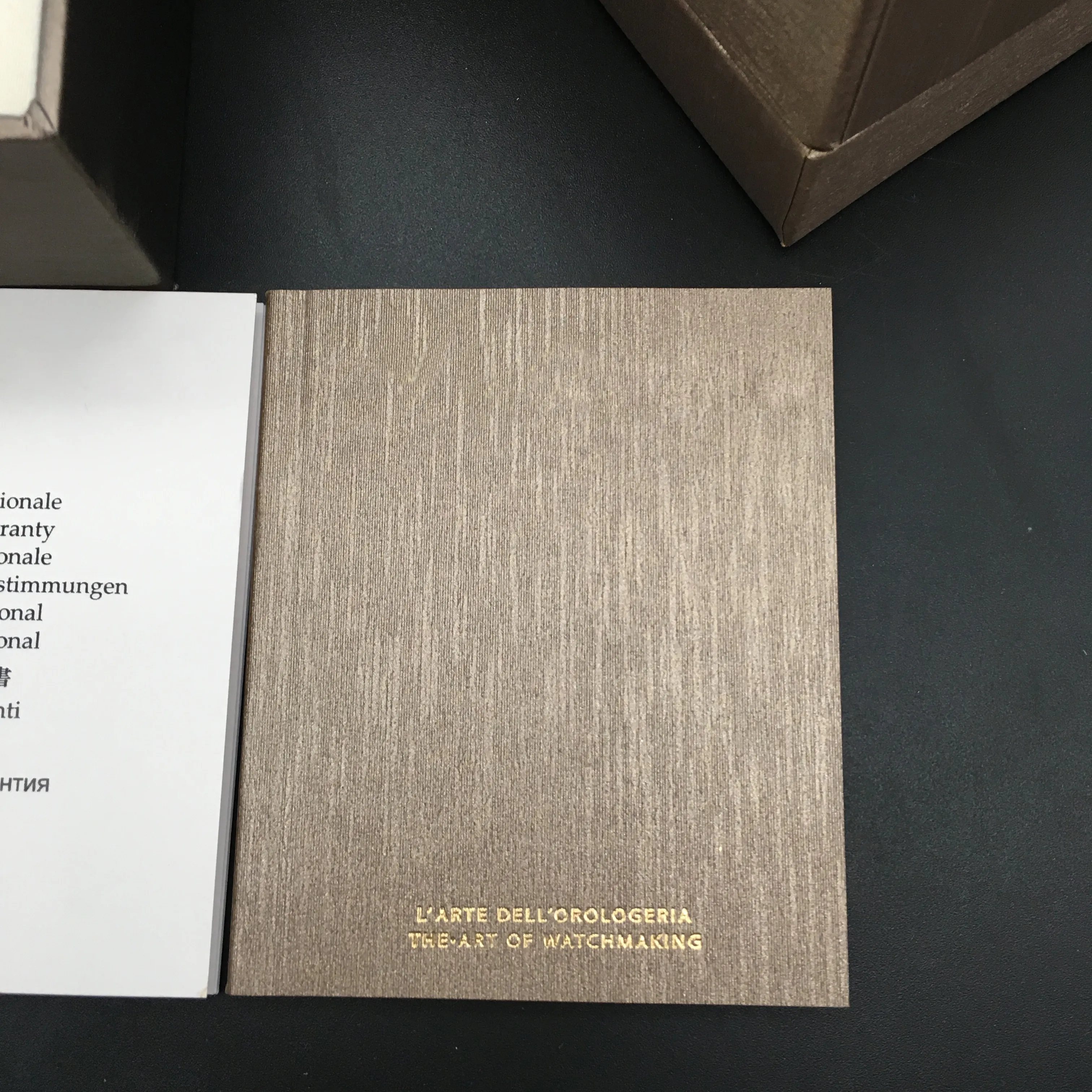 Libretti di scatole orologi di carta quadrate di alta qualità Carta Borsa regalo in nastro di seta Scatole orologi Champagne Case283t