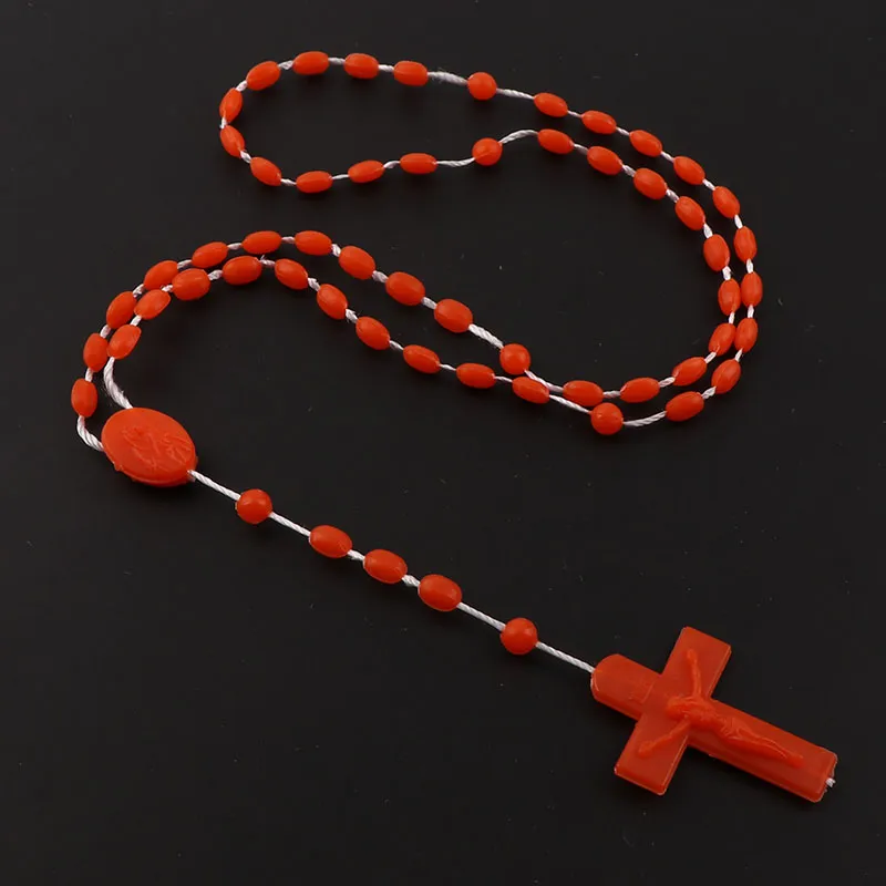 12 piezas de rosarios multicolores de fábrica bajo en cuentas de rosario de plástico oscuro collar luminoso catolicismo oración joyería religiosa 2778