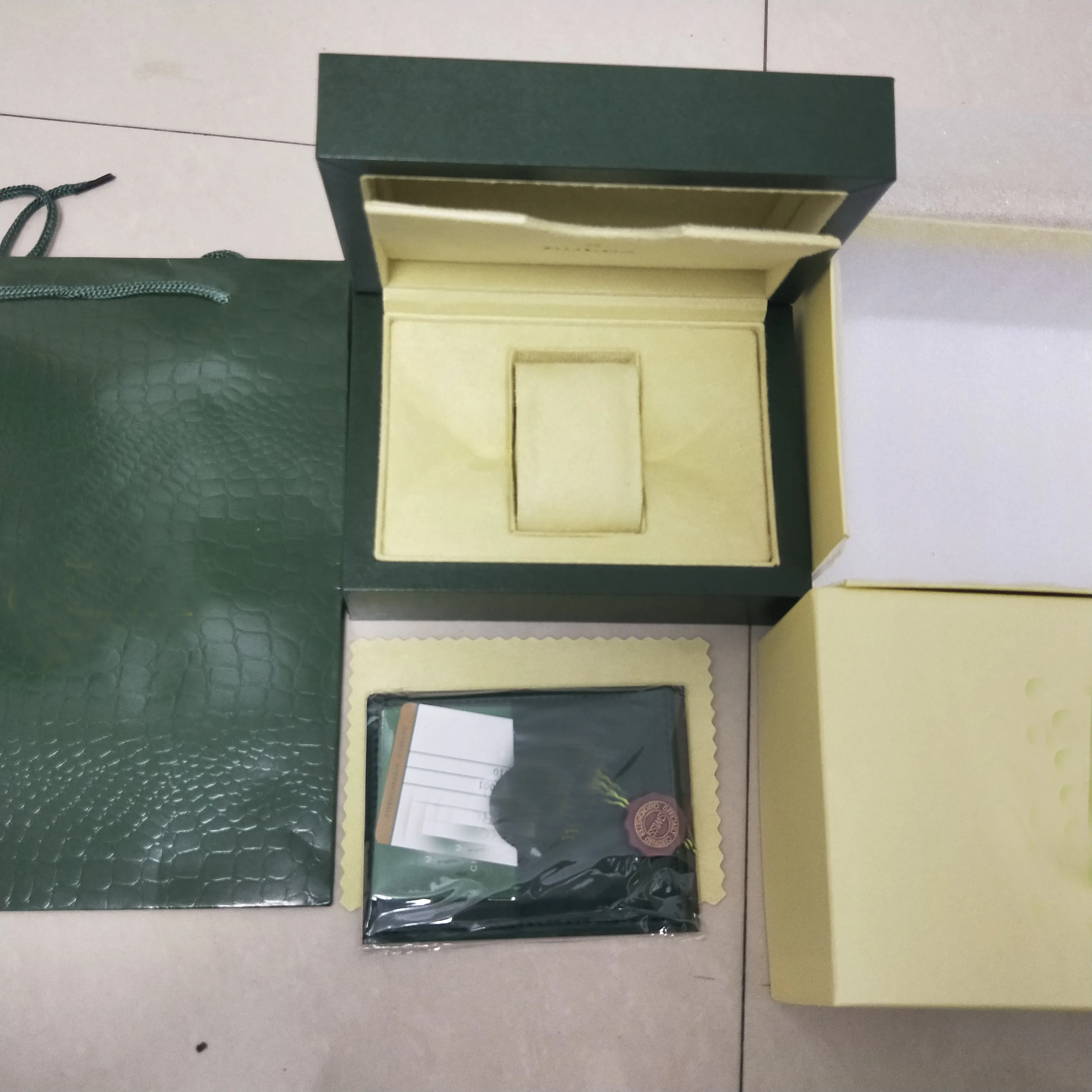 quality dark green watch box gift box 116610 228138 116234 126710 116718 326934 paper manual and document label in Swiss watc269r