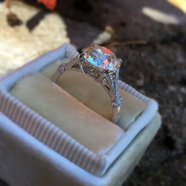 Anelli di nozze da donna di alta qualità Anello di fidanzamento in argento con pietre preziose di moda gioielli da donna Anelli con diamanti simulati rotondi219s