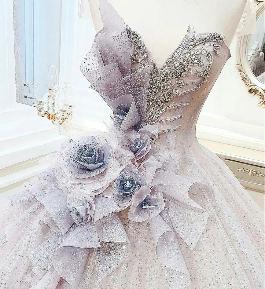 Fairy Ball Gown Prom Dresses Sheer Jewel Neck Handgjorda blommor Kvällsklänning Beaded Arabiska festklänningar Formella Robes327i