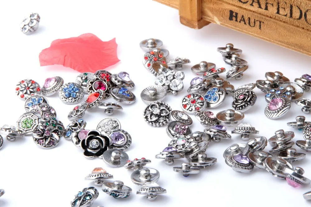 50 pièces 12MM Rivca boutons pression strass perles en vrac Style mixte adapté pour Noosa Bracelets collier bijoux bricolage accessoires Christma221h