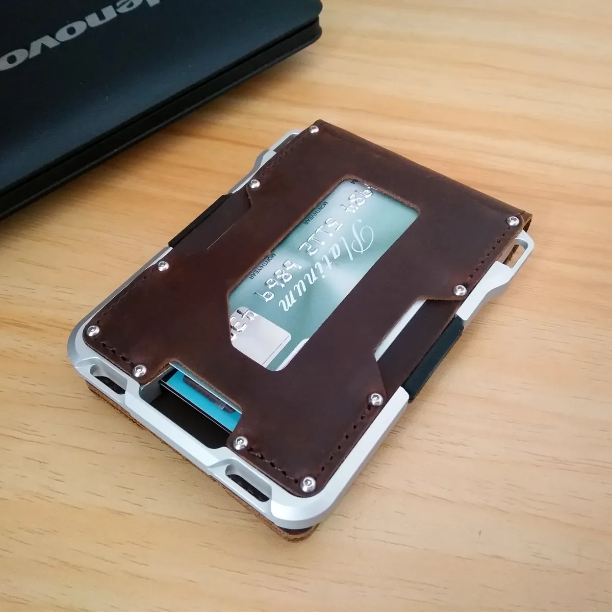 Новый алюминиевый RFID -блокирующий держатели кредитных карт кошельки кожа минималистский карточный кошелек для Menwomen Id Bank Card Case196W