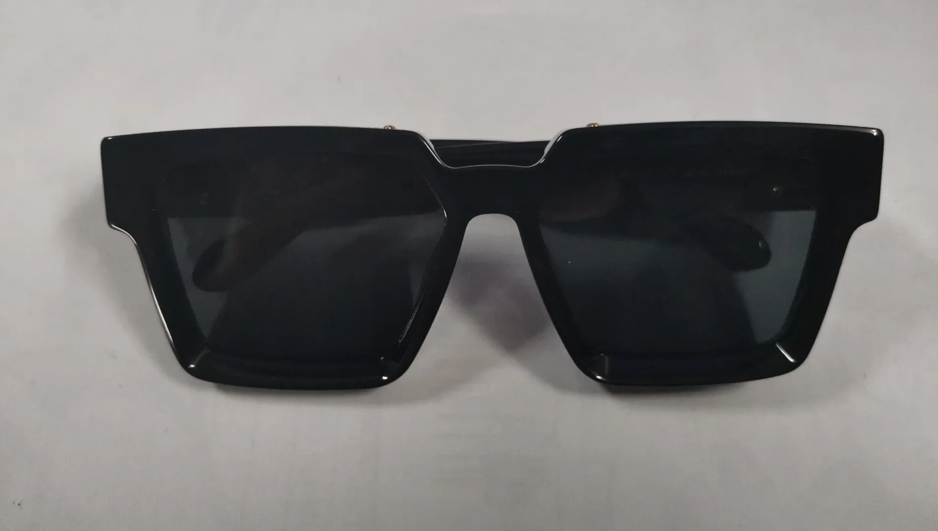 New Sunglasses No C Letter 1165 선글라스 가파스 데 솔글라스 방법 타원 상자 선글라스 남성 남성 일광 안경 색상 오큘 로스 218p