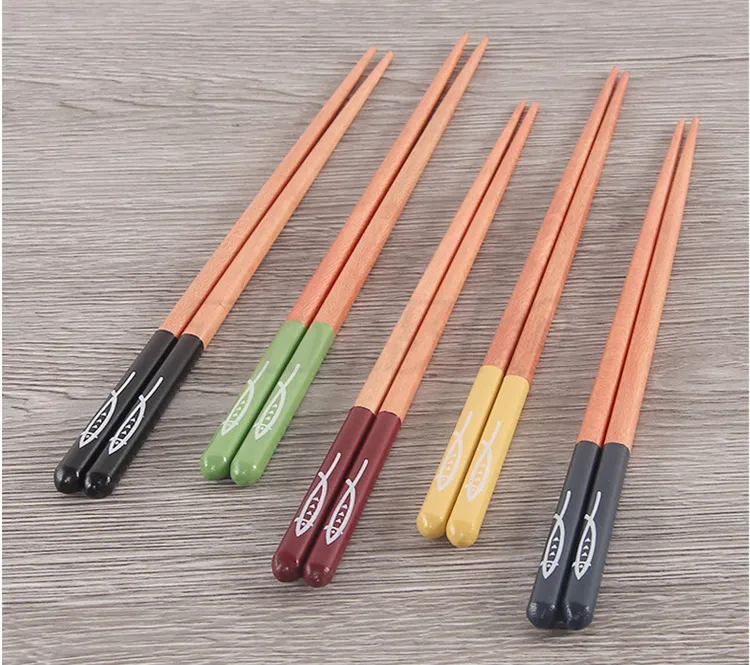 New Japanese wooden chopsticks set of pointed chopsticks commonly used in home use and a box of 23cm dinner chopsticks T3I5039