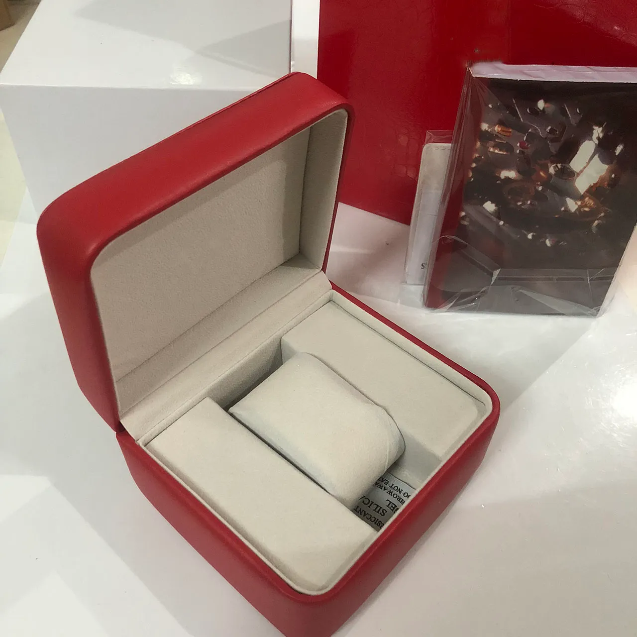 Nieuwe vierkante rode voor horloge doos horloge boekje kaart tags en papieren in engels horloges doos originele innerlijke buitenste mannen polshorloge box246S