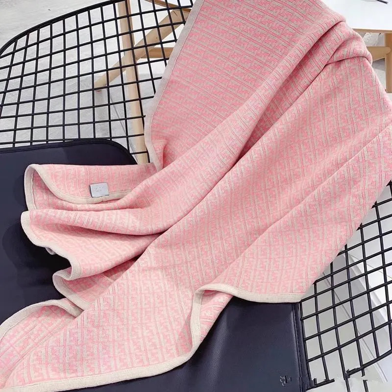Cobertores de designer de moda para presentes recém-nascidos Cobertor de designer de algodão vem com saco de presente de papel Embalagem Designer de qualidade Baby Stuf6466718