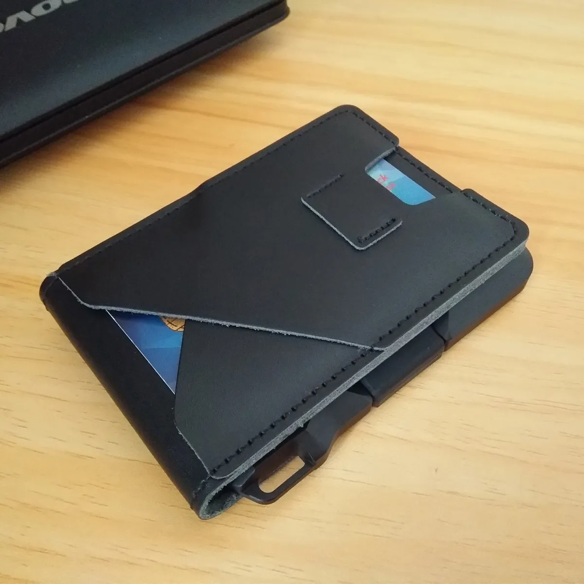 Новый алюминиевый RFID -блокирующий держатели кредитных карт кошельки кожа минималистский карточный кошелек для Menwomen Id Bank Card Case196W