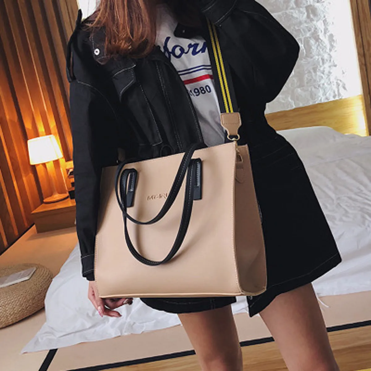 Vrouwelijke tas met grote capaciteit 2020 nieuwe schuine Koreaanse versie van de eenvoudige mode schoudertas kan worden geladen A4 leerboek2588