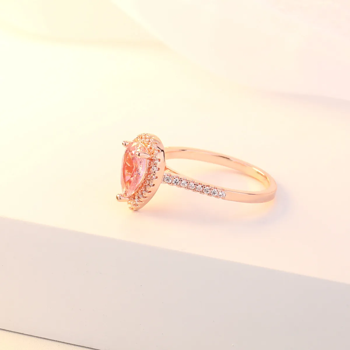 OMHXZJ Цельноевропейское модное кольцо для женщин и девочек, свадебный подарок, капля воды, розовый, белый циркон, кольцо из розового золота 18 карат, RR5983400836