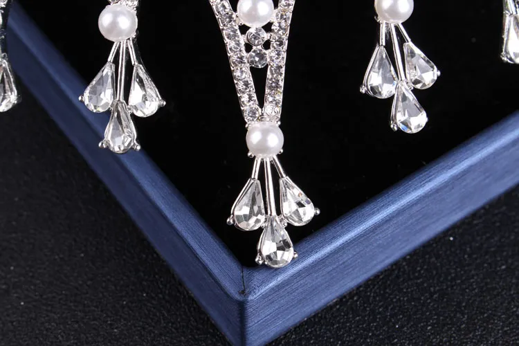 Affascinanti cristalli d'argento Set di gioielli da sposa 3 pezzi Abiti Collana Orecchini Diademi Corone Accessori da sposa Set di gioielli da sposa252W