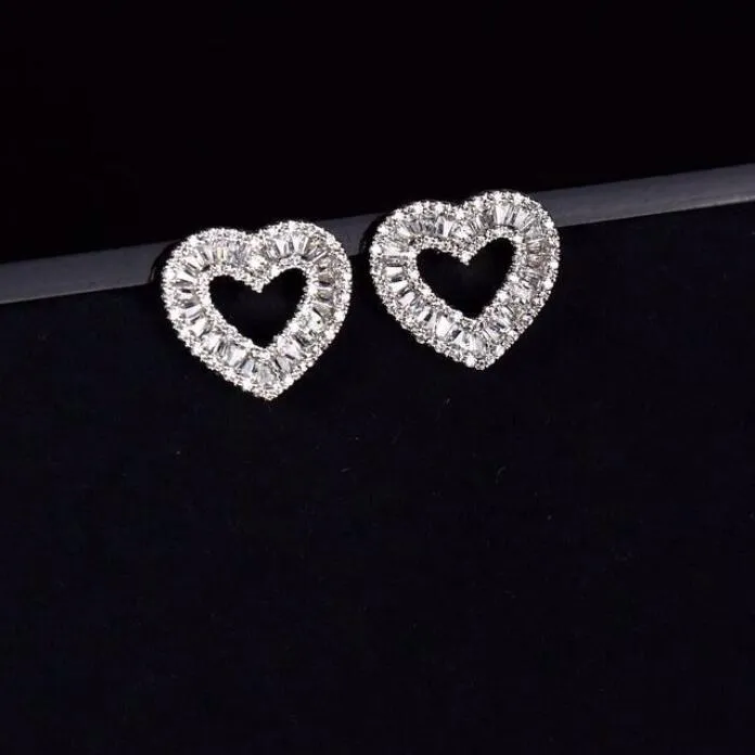 Splendidi gioielli di lusso dolci e carini Vero argento sterling 925 Completo Princess Cut Topazio bianco CZ Diamond Party Women Heart Stud Earrin256K