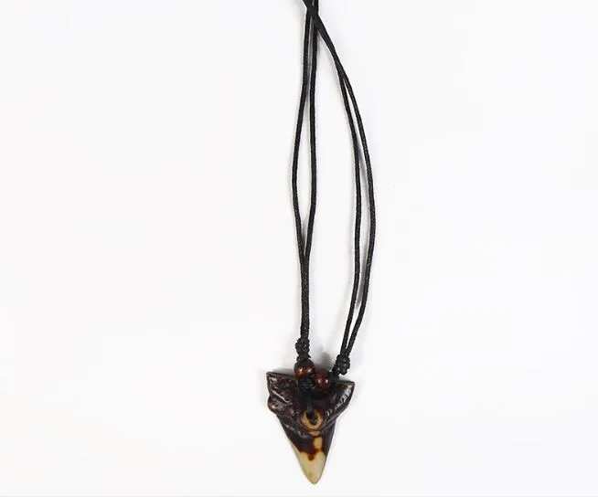 Multi Style Selection 12st Imitation Yak Bone Carving Shark Tooth Charm Pendant Wood Pärlor Halsband Amulet Gift Men's FA233M