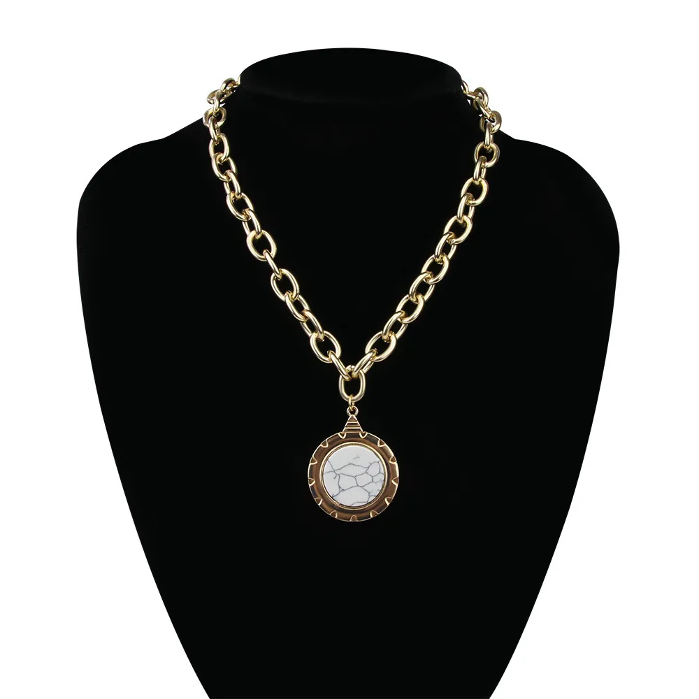 Einfache vielseitige Halskette übertrieben Frauenzubehör Personalisierte dicke Kettenlegierung Halsketten Mädchen Schlüsselbeinketten Tide ersticken 7942735