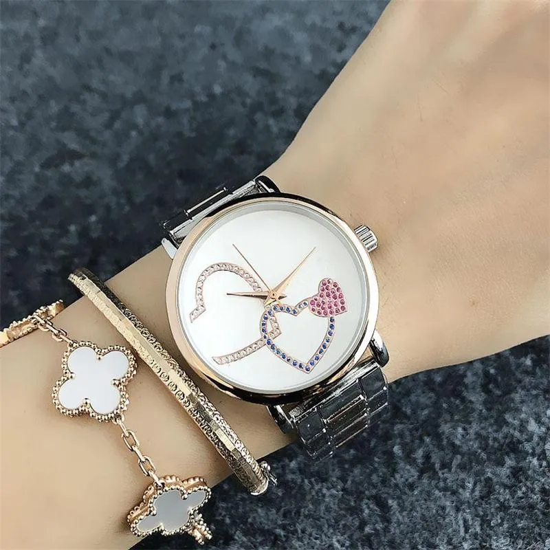 Diseño de moda Relojes de pulsera de cuarzo para mujer Chica Cristal colorido Patrón de corazón de melocotón Dial Banda de acero de metal Cuarzo 2404