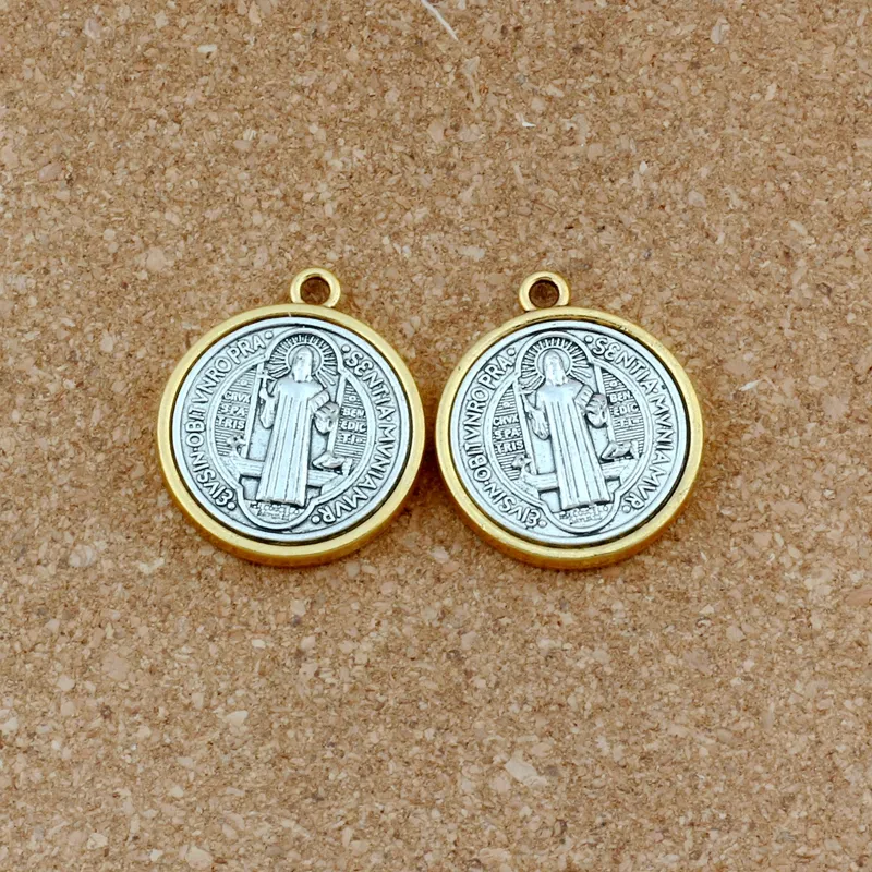 15 stuks tweekleurige Sint-Benedictuskruis medaille charme hangers voor sieraden maken armband ketting DIY accessoires 32 3x27 9mm A-557248b