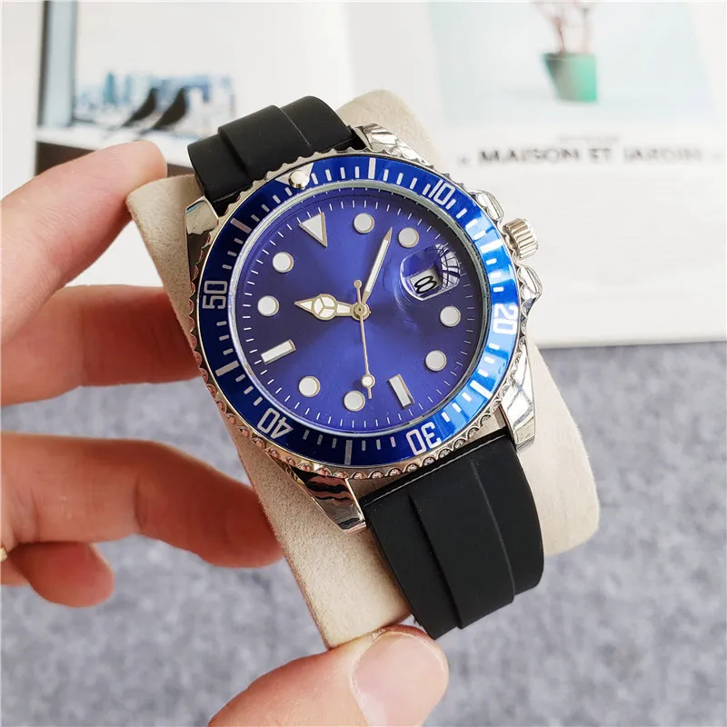 Marque montres hommes Camouflage calendrier style élastique Quartz montre-bracelet X912580