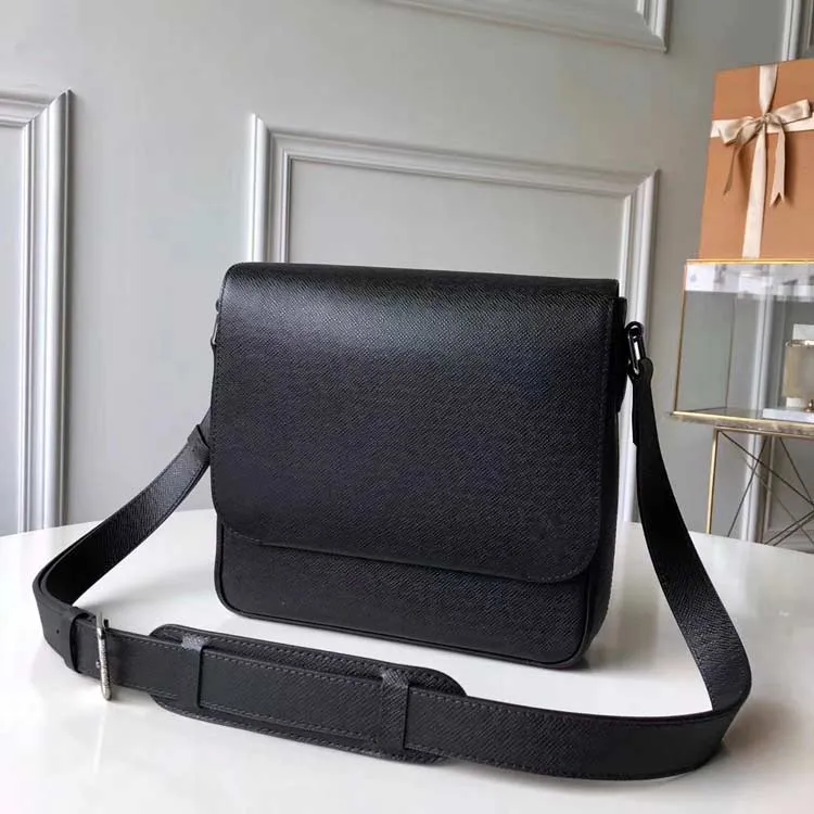 GOOD KVALITETS DESIGNER Portfölj Fashion Brand Men Bag Pu Leather Handväska berömd axelväska stor kapacitet Messenger väska Purse M3267K