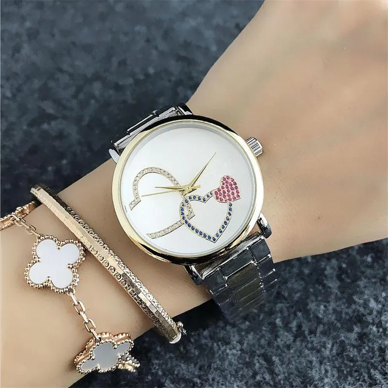 Diseño de moda Relojes de pulsera de cuarzo para mujer Chica Cristal colorido Patrón de corazón de melocotón Dial Banda de acero de metal Cuarzo 2404