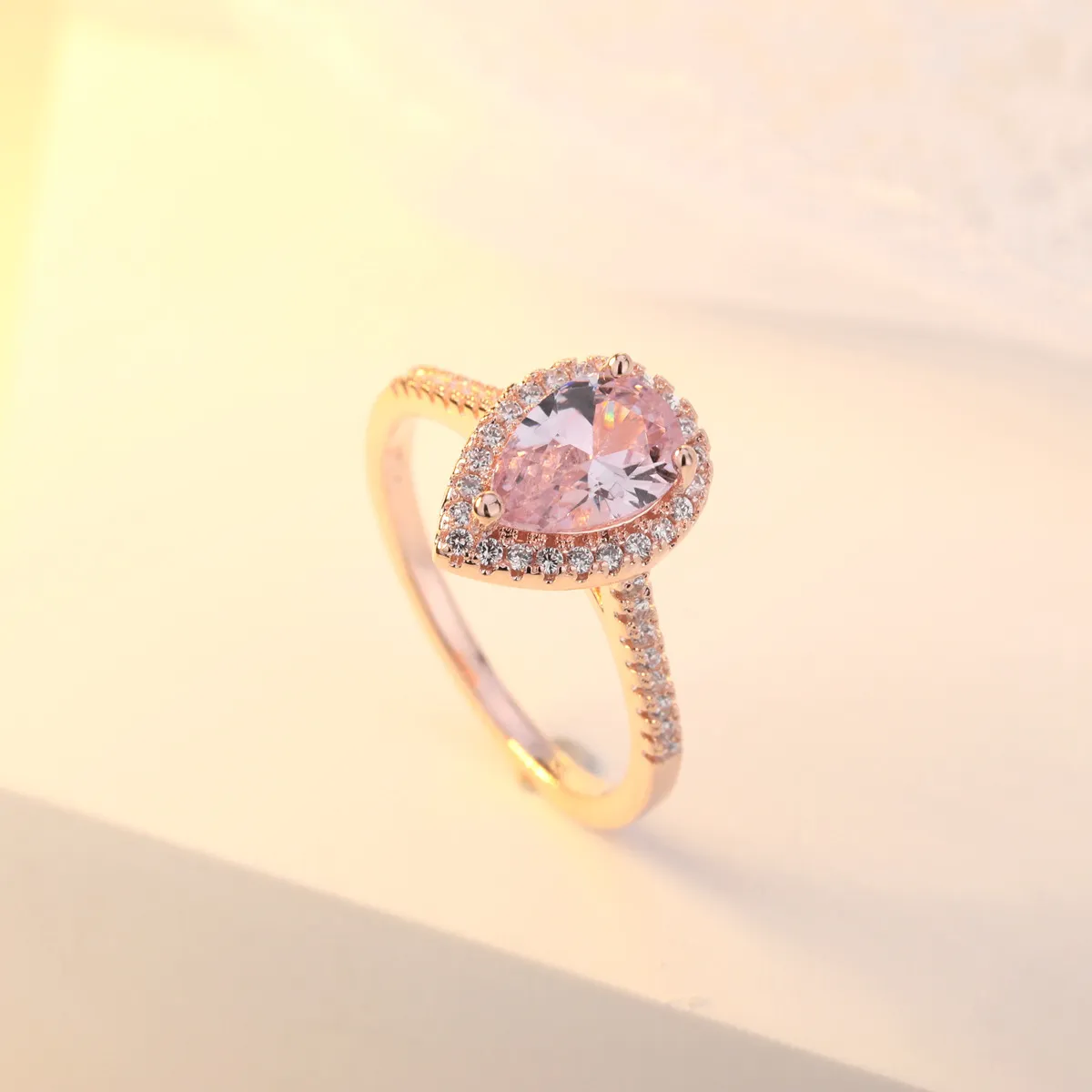 OMHXZJ Цельноевропейское модное кольцо для женщин и девочек, свадебный подарок, капля воды, розовый, белый циркон, кольцо из розового золота 18 карат, RR5981847484