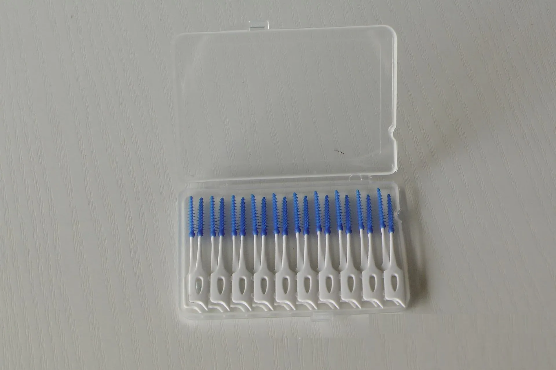 Boîte en plastique en plastique de brosse à dents Boîte en plastique pour brossage des dents dans des dents de massage élastique