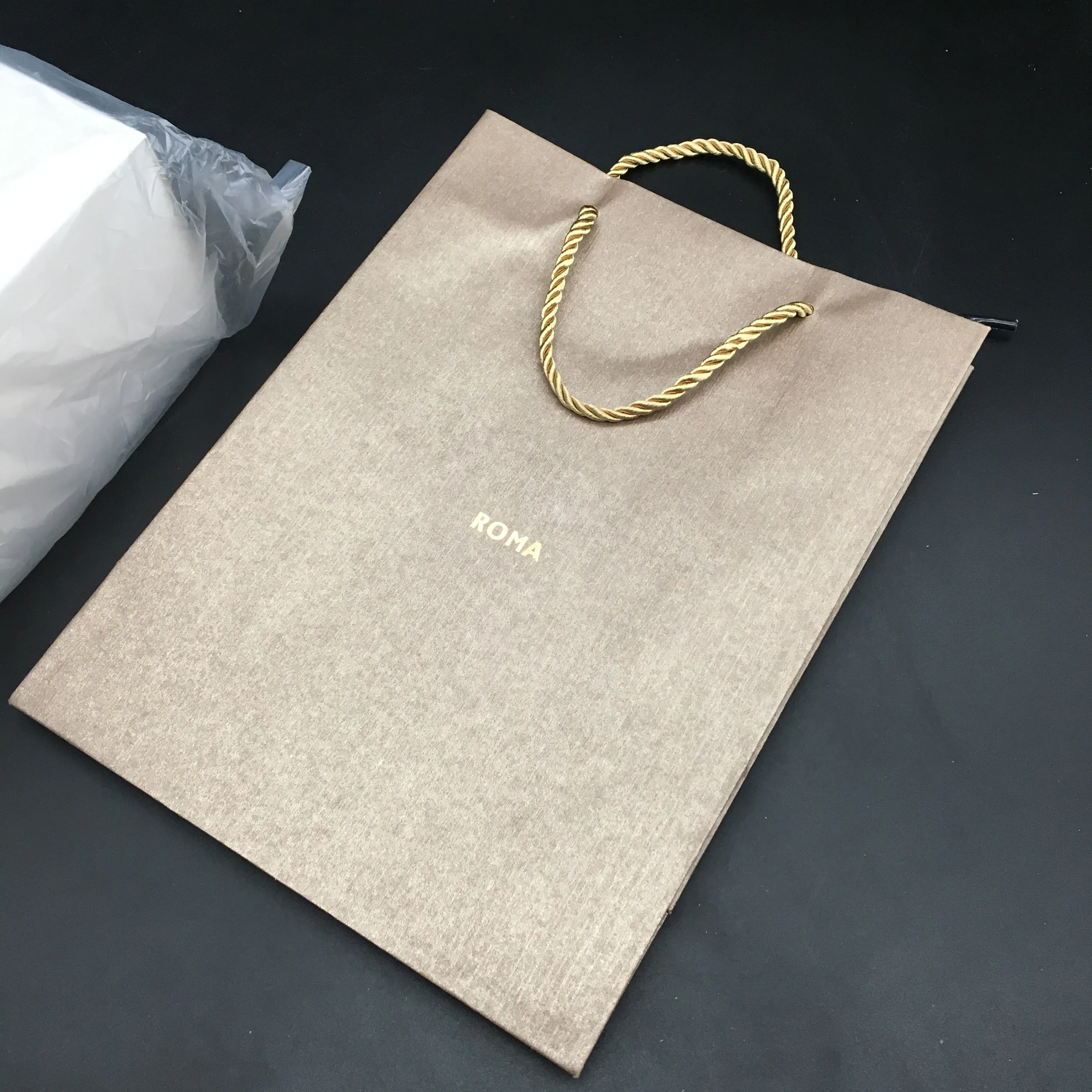 Högkvalitativ fyrkantig pappersklocka Bokplattor Papper Silk Ribbon Present Bag Champagne Watch Boxes Case283T