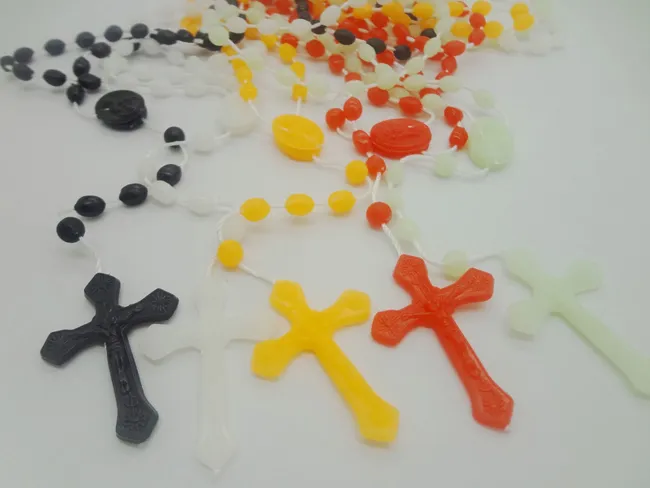Kunststoff-Kreuz-Anhänger-Halsketten für Männer und Frauen, Modeschmuck, Jesus-Rosenkranz-Halskette, religiöse Geschenke, kostenloses DHL, Kimter-M470A FZ