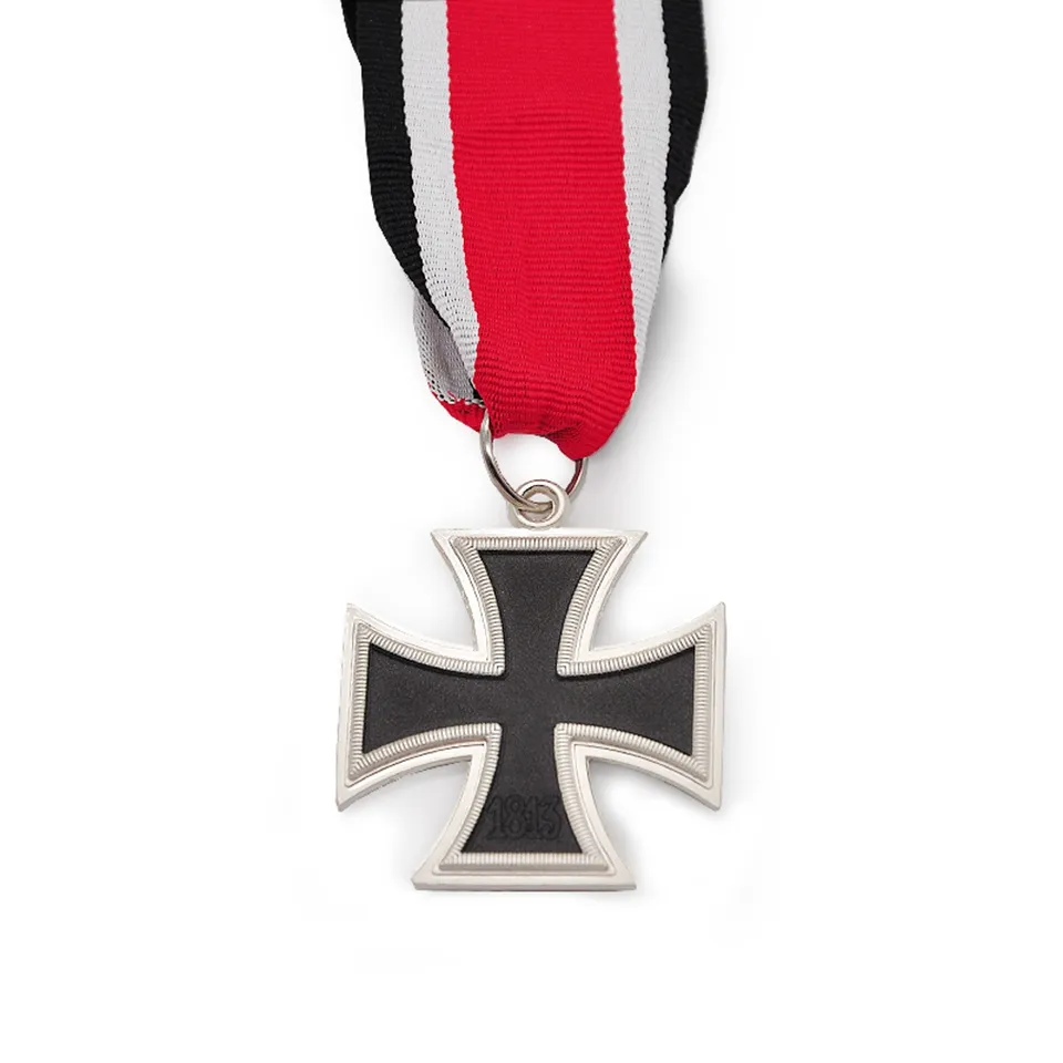 1813-1939 Duitsland Cross Medal Craft Military Knight Oak Leaf Swords Iron Cross Pin Badge met rode linten