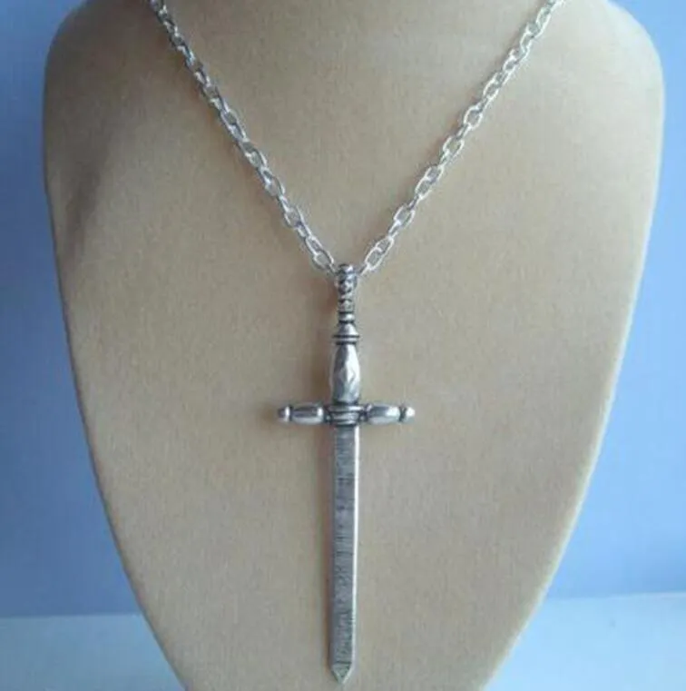 mode vintage argent médiéval collier épée pendentifs pendants masquants collier collier de chaîne de chaîne de chaîne de collier bijoux- 154300o