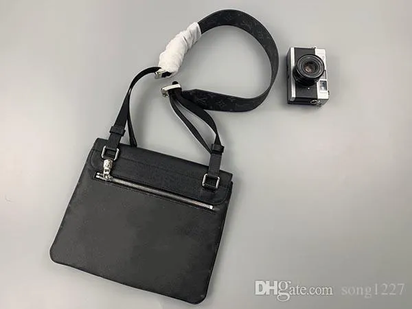 2020New 30 Black and White är valfri Postman's Bag411 Fashion Oblique Cross Package Size28 X 22 X 3 CM260K