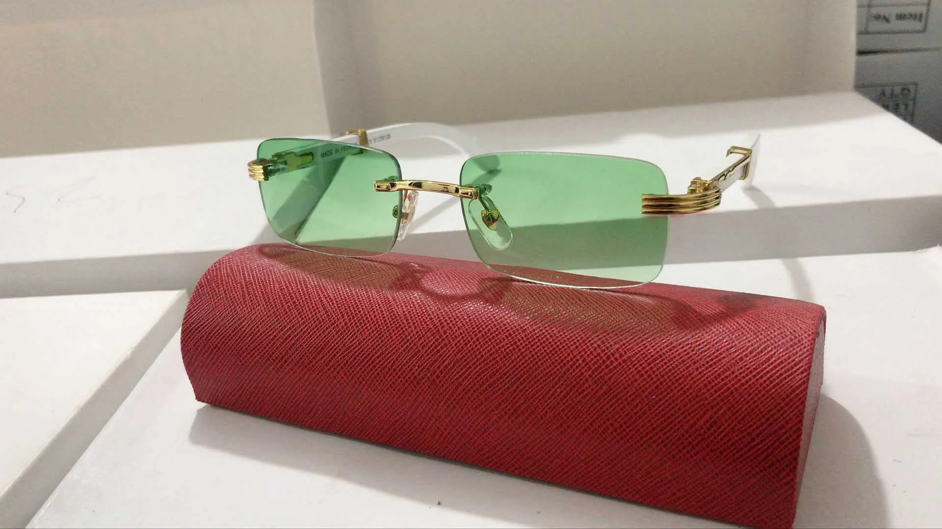 Fashion Buffalo Horn Glass för kvinnor Mens Solglasögon Retro glasögon Trä solglasögon Full Rimless Sport Sun Glasses With Box243s
