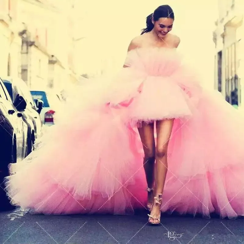 2020 Mode Roze Tiered Hoog Laag Tutu Prom Jurken Uit De Schouder Puffy Lange Prom Jassen Chic Tule Prom Gown187B