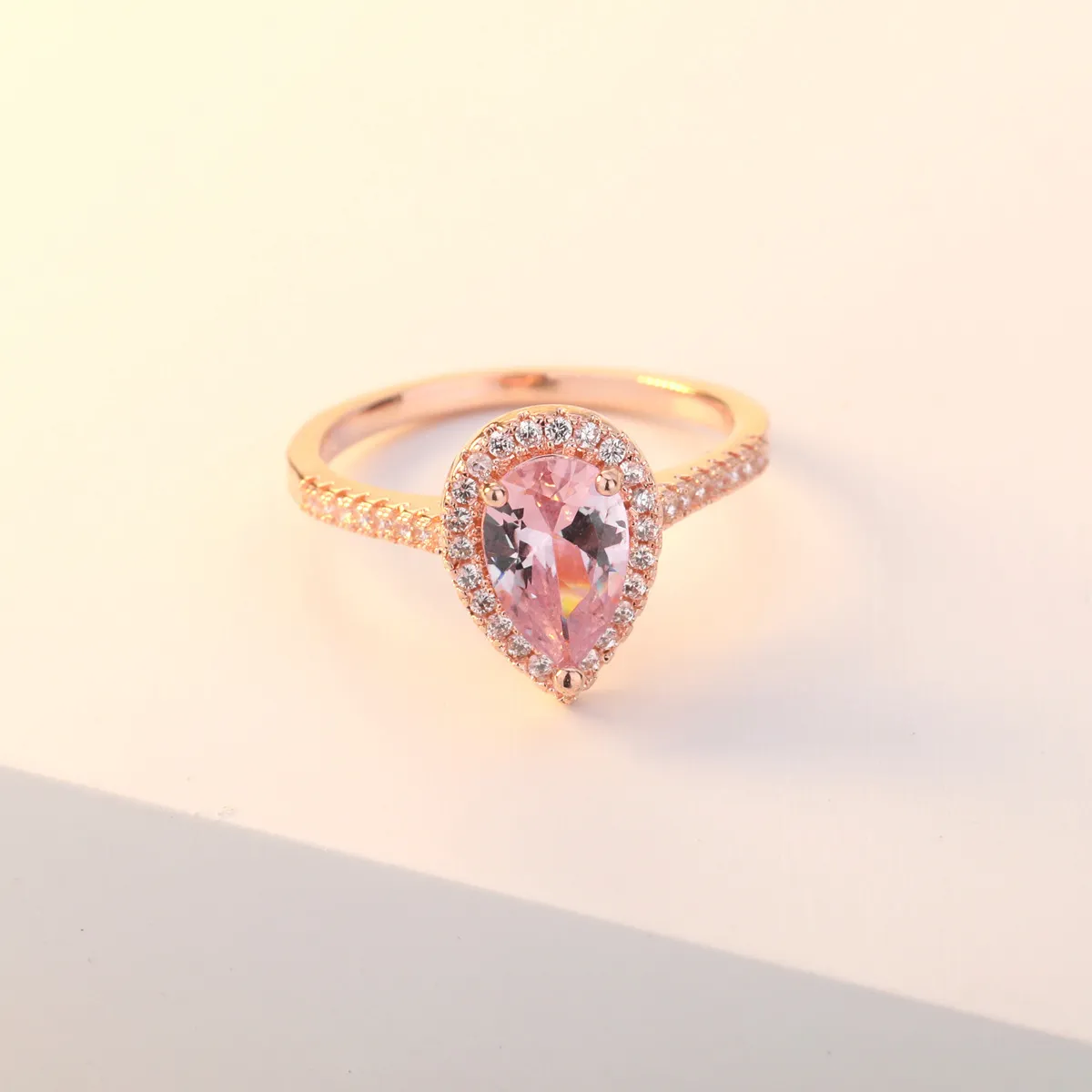 OMHXZJ Hele Europese Mode Vrouw Meisje Party Huwelijkscadeau Waterdruppel Roze Witte Zirkoon 18KT Rose Gouden Ring RR5983400836