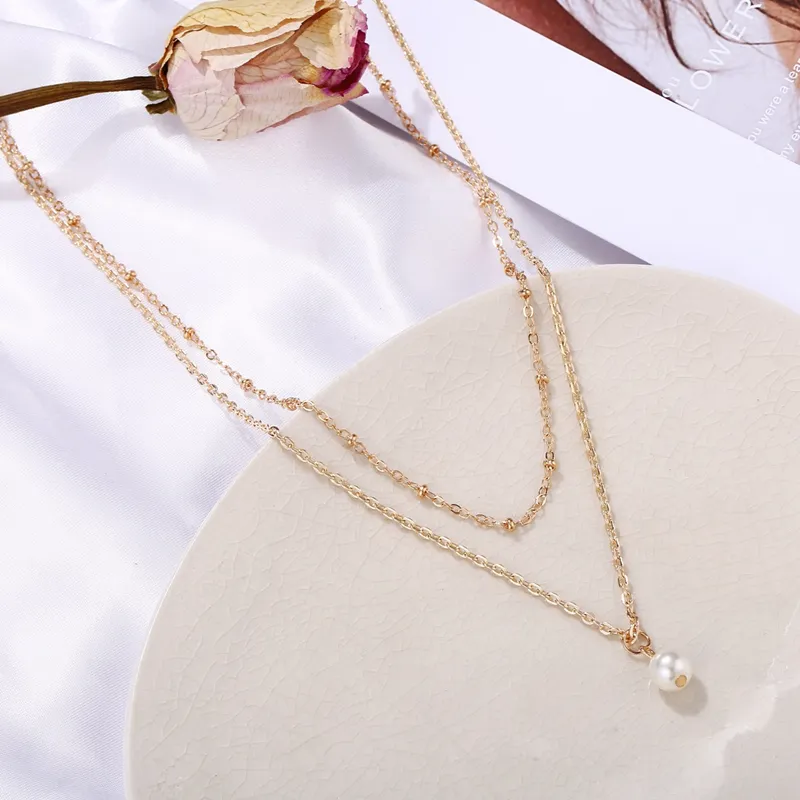 Mulheres colares de pingentes de várias camadas de camada de camada metálica de pérolas artificiais Personalidade de tendência de colar de jóias de moda de camisola de colar