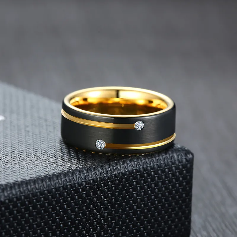 Gravur 8 mm Herren-Ehering aus schwarzem Wolframkarbid mit goldenen Rillen 2 Kristall personalisierter Herrenring309L