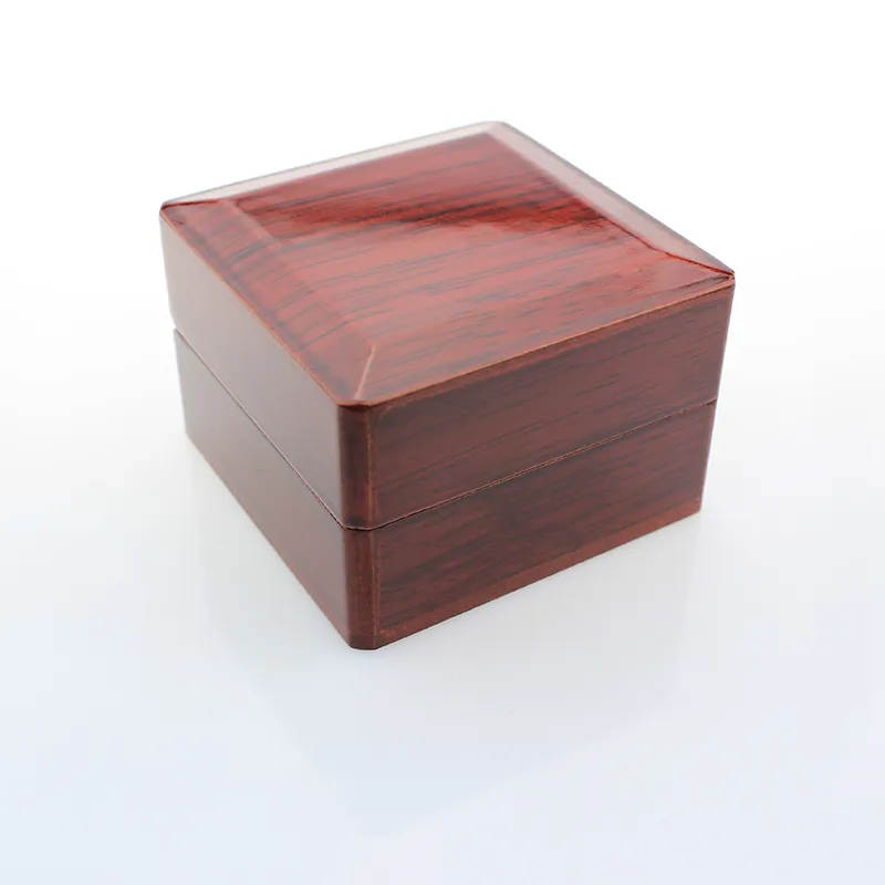 トップグレード1 4 5 6ホールジュエリーパッケージの新しいチャンピオンシップリングボックスリングディスプレイ用の赤い木製ジュエリーボックス234D