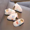 Niños Niñas Primer diseñador Walkers Babys Zapatos para niños pequeños Primavera y otoño Nuevo Fondo suave Transpirable Deportes Zapato pequeño para bebé 0-1-2